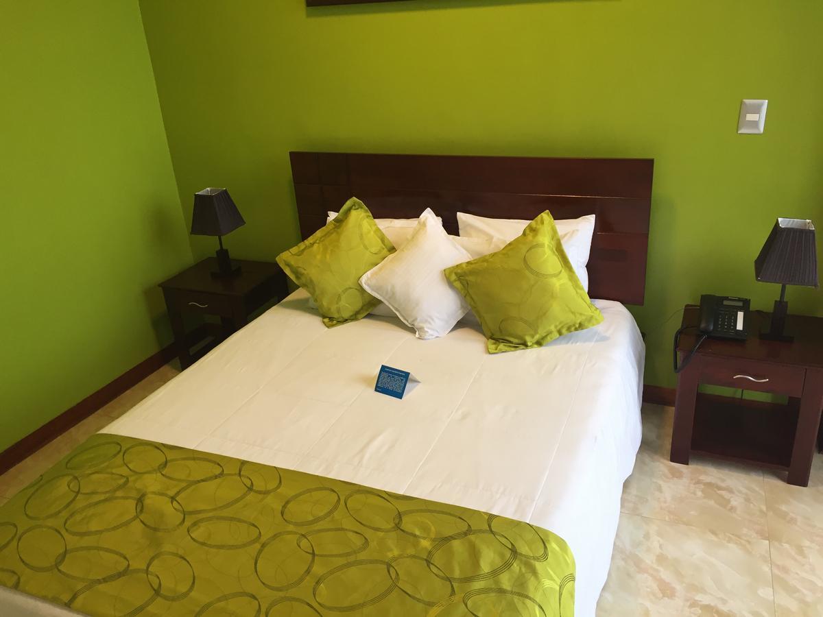 Hotel Europa Iquitos Luaran gambar